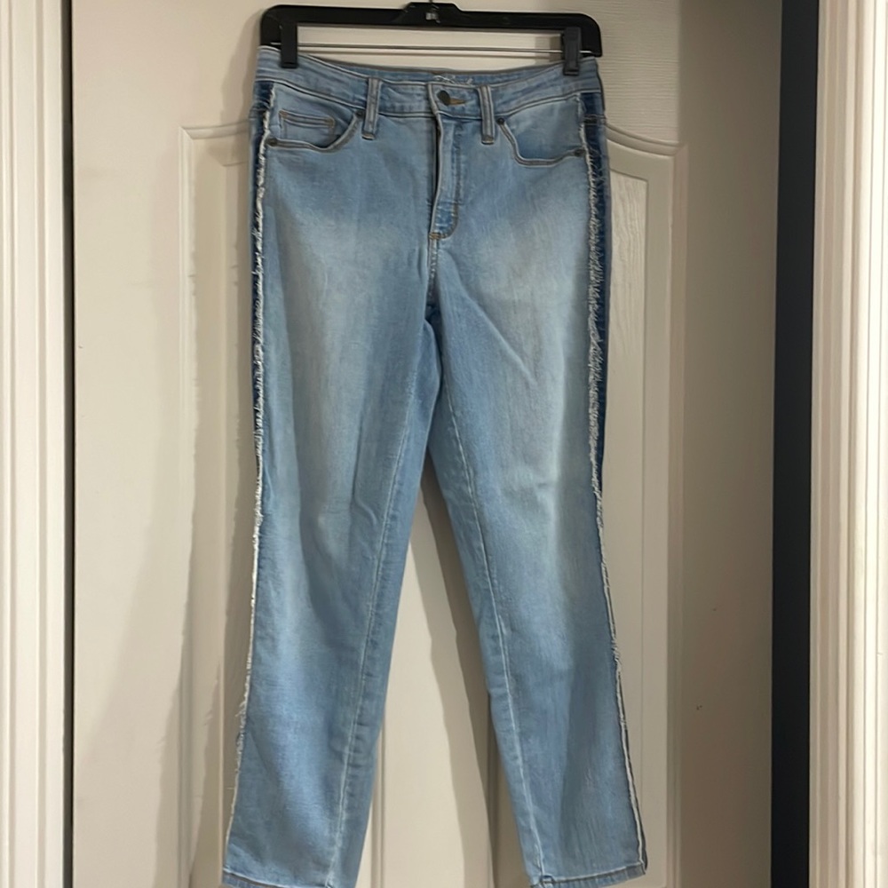 Universal Thread Women’s Jeans Size 4